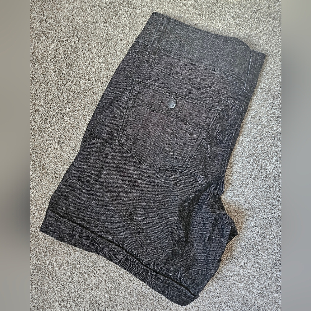 Santana Jean Shorts Size 10/Med Charcoal Light Stretch 4 Pockets 6" Inseam
